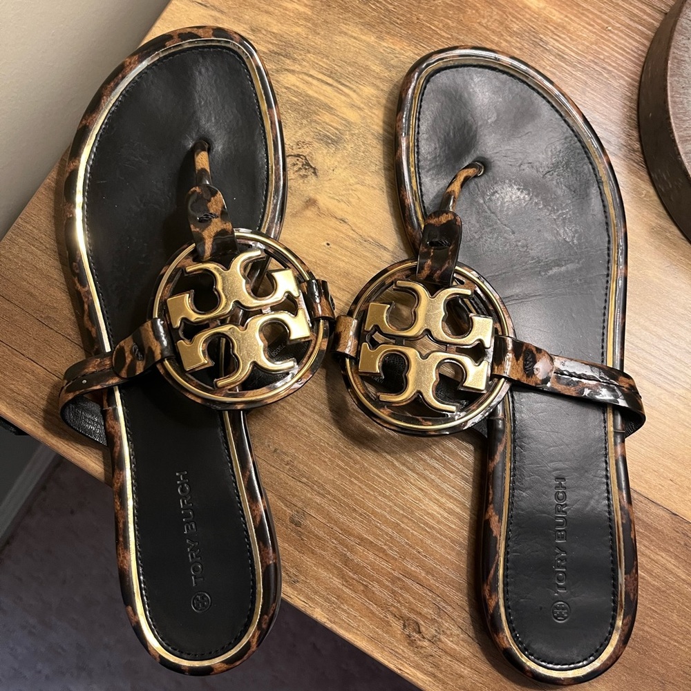 Tory Burch miller sands in good condition